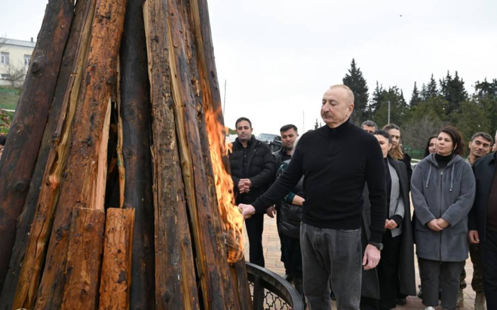Prezident Novruz tonqalını alovlandırdı - VİDEO