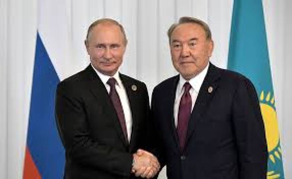 Putin Nazarbayevlə görüşüb 
