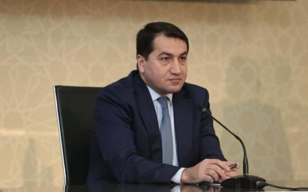 Hikmət Hacıyev Bakı-Ağdam qatarı ilə bağlı paylaşım etdi