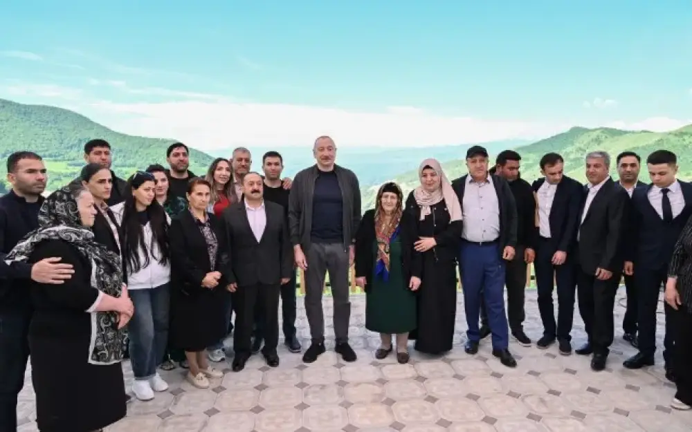 İlham Əliyevin Böyük Qaladərəsi kəndindəki sakinlərlə görüşü barədə paylaşım edilib