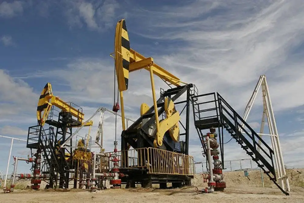 Yüngül neftin qiyməti yenə “Brent”i keçdi