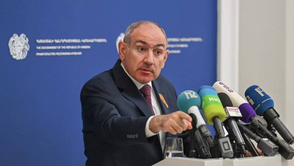 Ermənistan Paşinyana xain deyən vətəndaşı saxladı