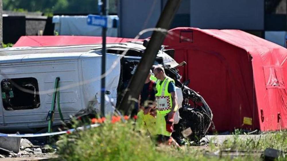Belçikada məktəb avtobusu qatarla toqquşdu: Ölənlər var