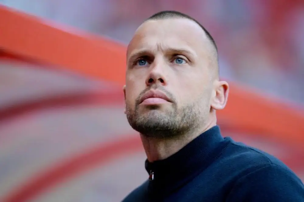 "Ayaks" "Qalatasaray" məğlubiyyətindən sonra baş məşqçisi ilə yollarını ayırıb