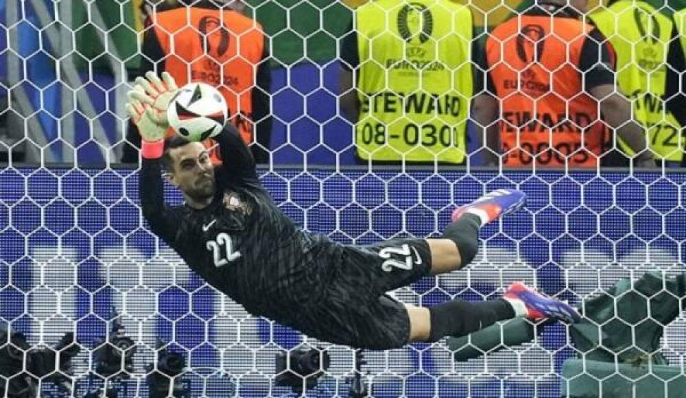 Sinəsi ilə penaltini qaytaran qapıçı öldü