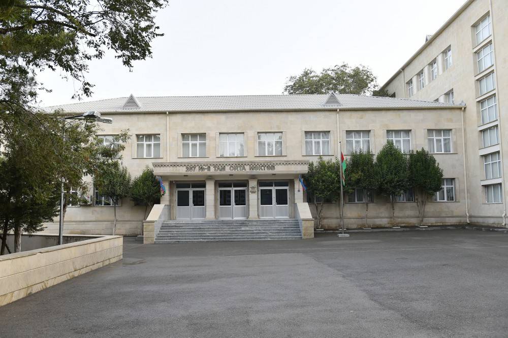Bakıda iki məktəbin bir direktoru var