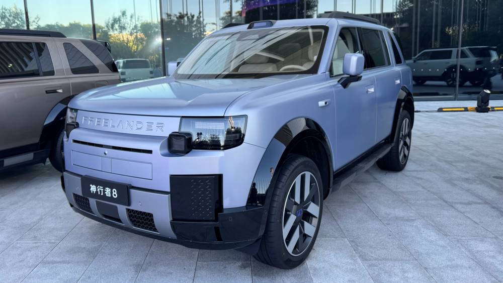 “Freelander 8” Çində 46 min dollardan satışa çıxarıldı və Ginnesin rekorduna düşdü